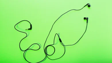 9 Лайфхаків, щоб навушники не випадали з вух — особисто перевірила кожен