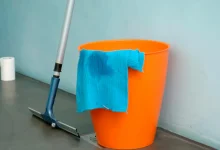 Чим помити підлогу прості та безпечні рецепти для чистоти без розводів