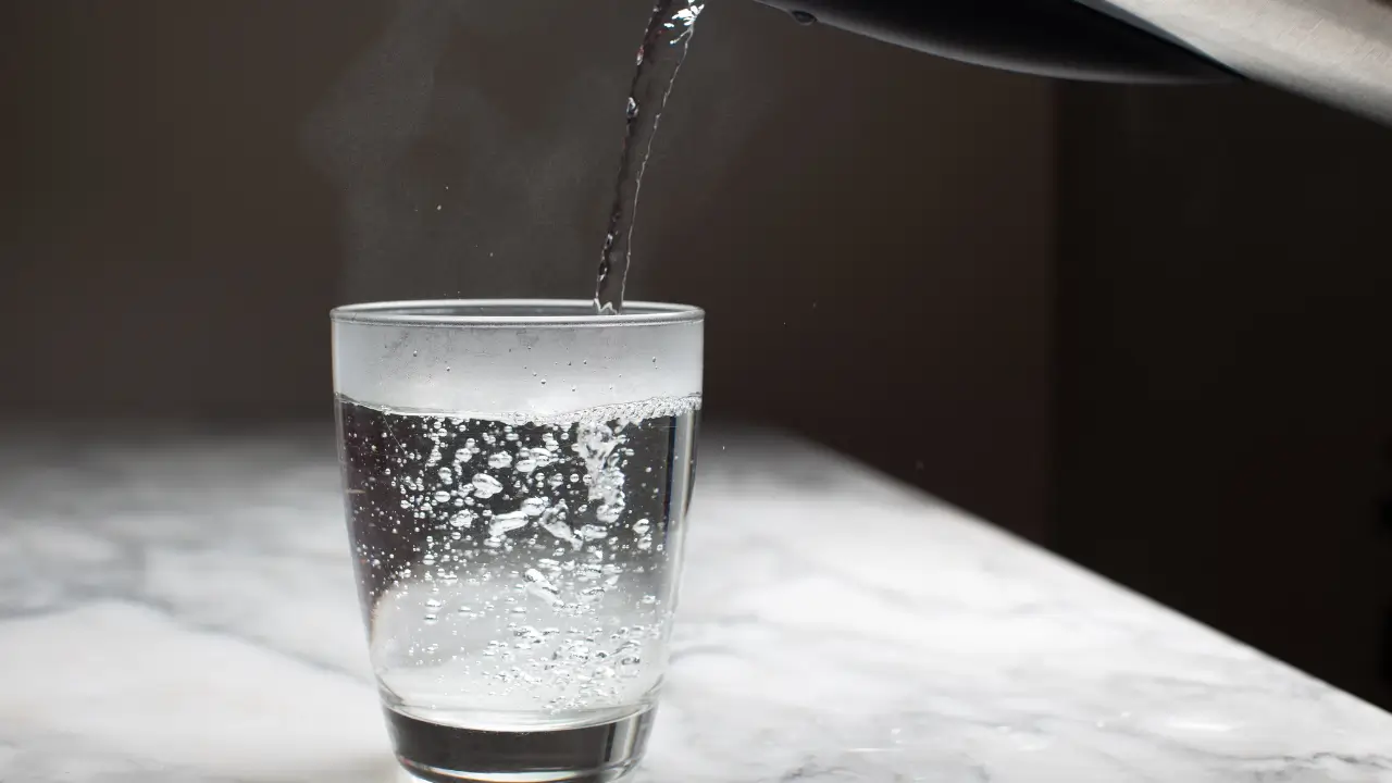 Какую воду можно кипятить повторно — объяснение для каждого типа