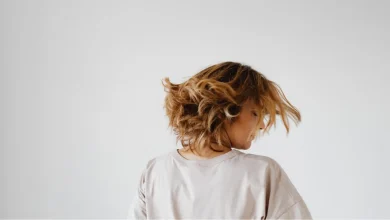 Як зробити волосся гладким і блискучим в домашніх умовах — повна інструкція з порадами і масками